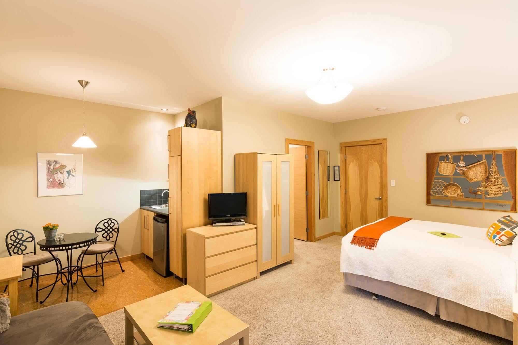 Cormier'S Studio Guest Suites Penticton Eksteriør bilde