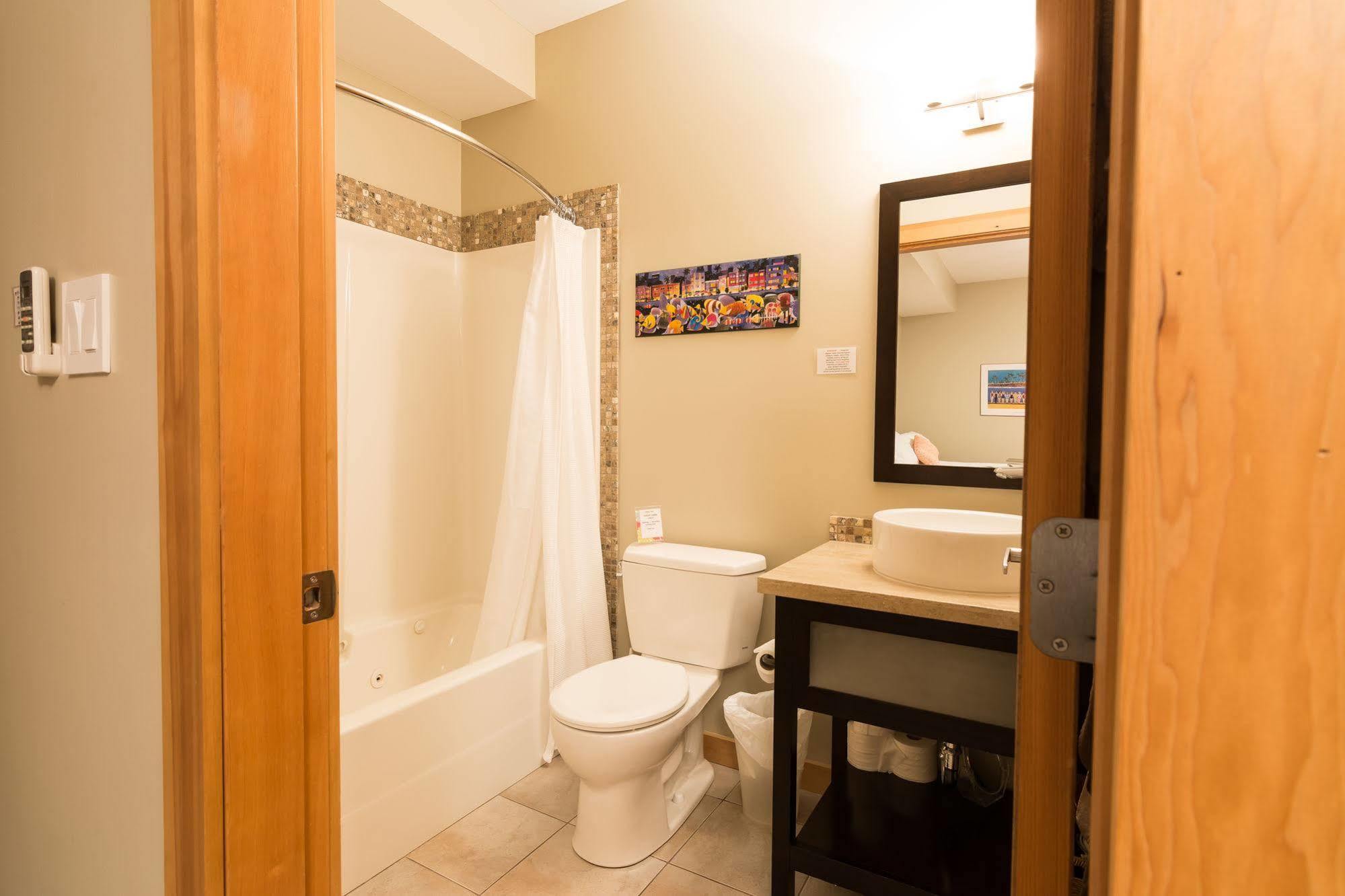 Cormier'S Studio Guest Suites Penticton Eksteriør bilde